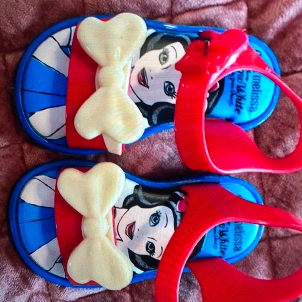 Mini Melissa Snow White sandals